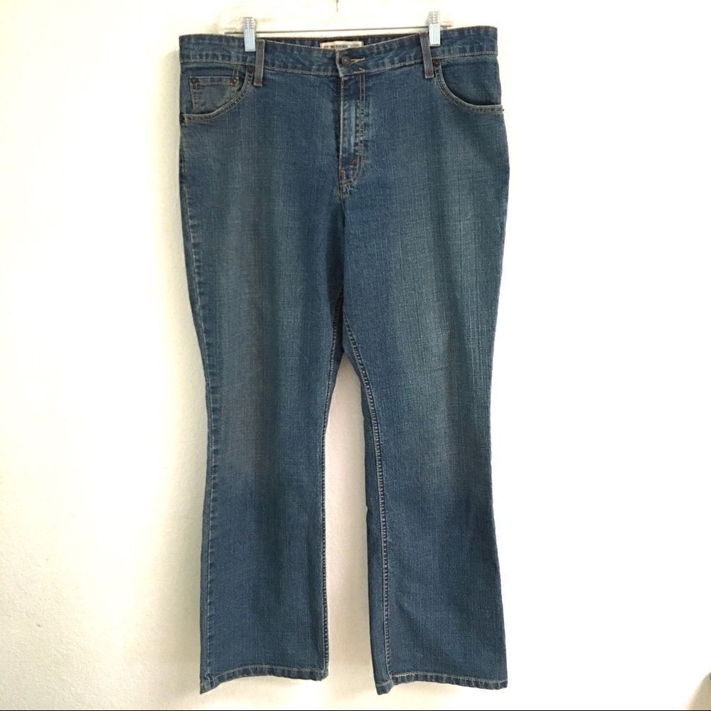Levi’s Signature mid rise boot cut jeans 16